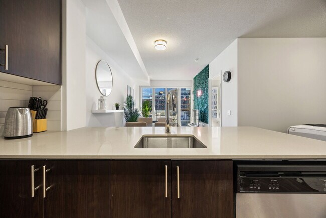 Photo - FULLY FURNISHED LUXURY CONDO IN HEART OF TORONTO Unité 1