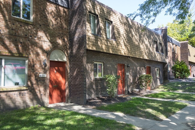 Building Photo - Shadow Hill
