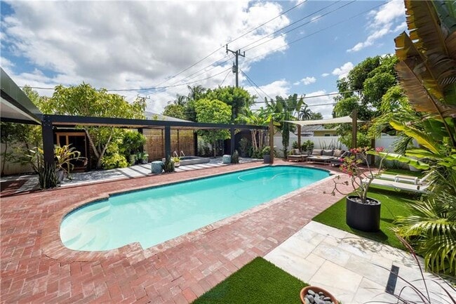 Photo - 1521 NE 3rd Ave