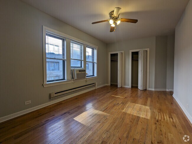 Building Photo - 3732 N Pine Grove Ave Rental