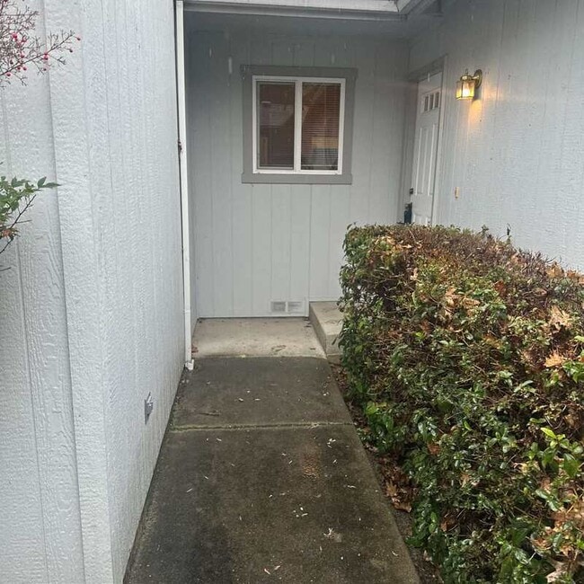 Photo - 228 SW Westholm Ave