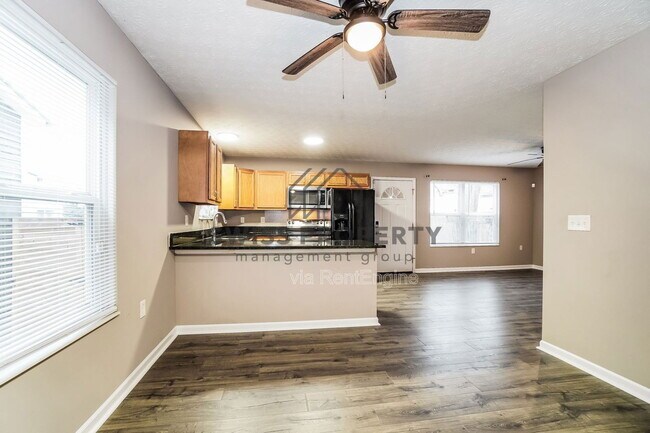 Photo - 673 Gilbert St