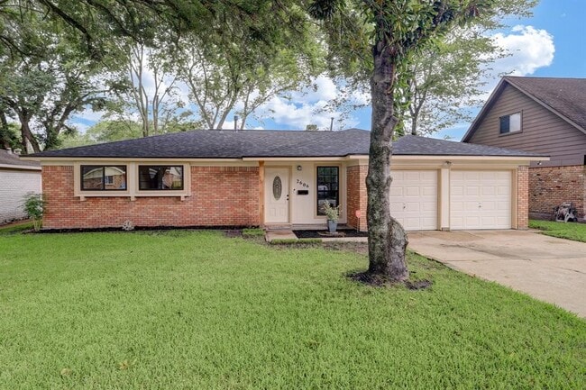 Building Photo - 2606 Hillshire Dr