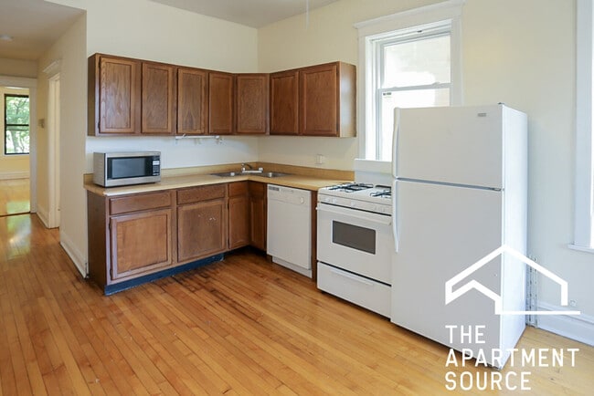Building Photo - 2326 N Southport Ave Unit 2F Rental