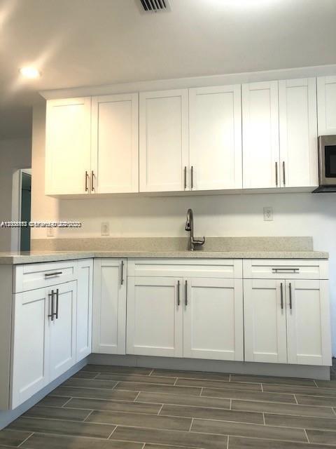 Building Photo - 215 SW 10th St Unit 0