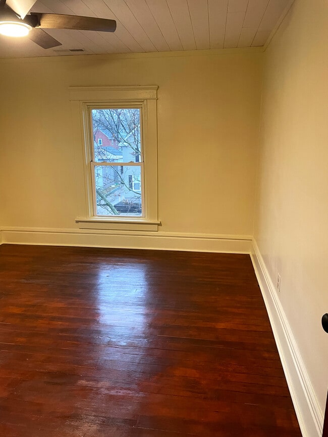 Photo - 889 N Main St Unidad #3