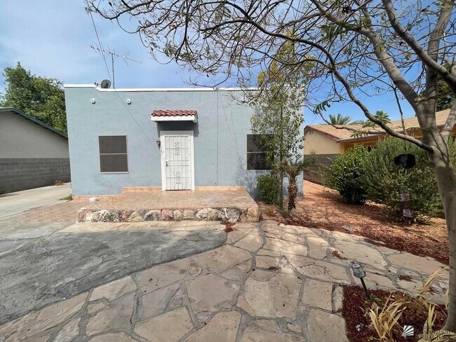 Building Photo - 242 S 15th Ave Rental