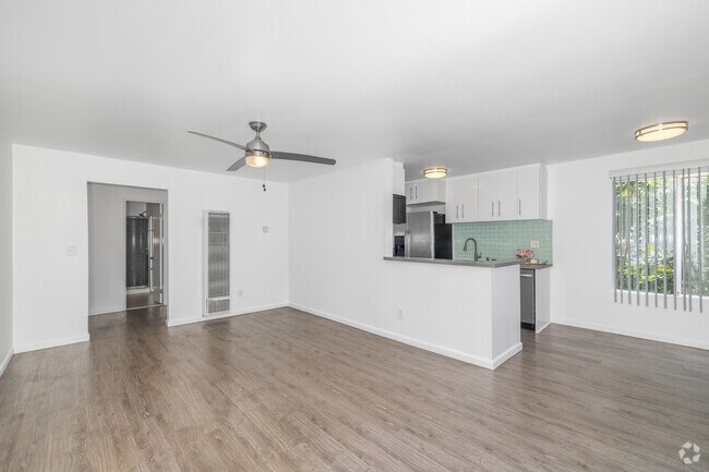 2BR, 2BA - 1,200SF - Living Room