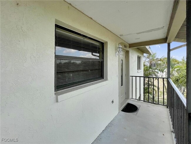 Photo - 4530 SW 10th Ave Unit 202