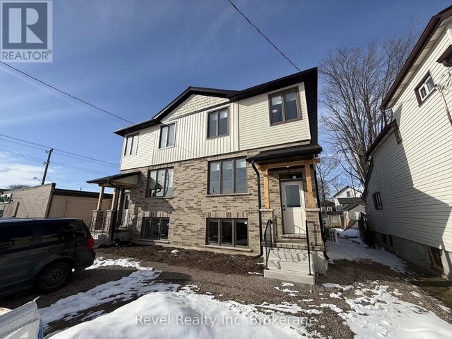 Photo - 675 Princess St