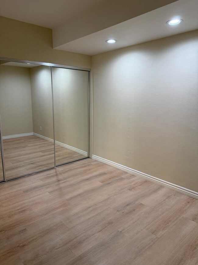 Bedroom with large closet - 140 Linden Ave Unit #553