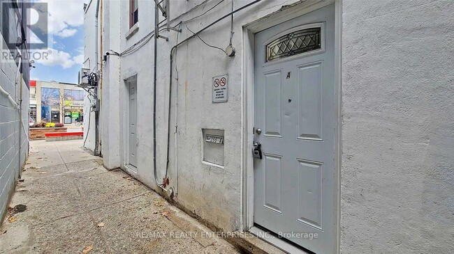 Photo - 255 Lakeshore Rd E