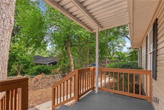 Photo - 2051 College Ave NE