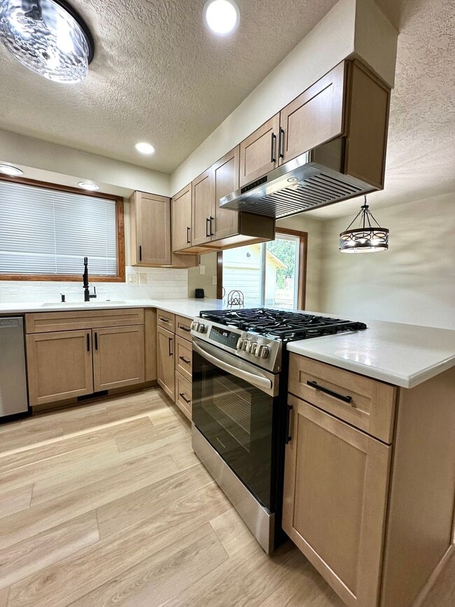 Photo - Remodeled 3 Bed Home in Deschutes River Woods with A/C & Large Fenced Yard