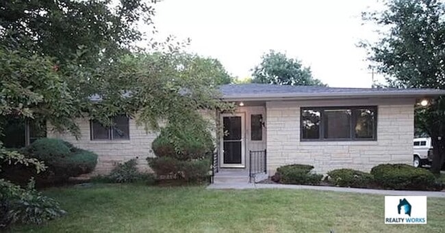Building Photo - Amazing 2 bed Home!