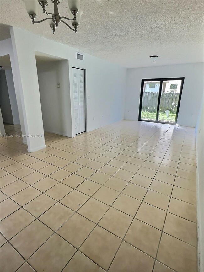 Building Photo - 1490 W 42nd Pl Unit 103 Rental