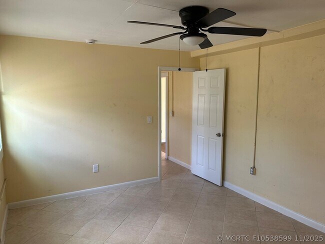 Photo - 371 Banyan Ave