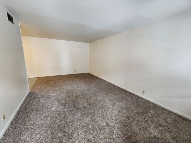 Photo - 1 Bedroom Court Yard Level Apartment