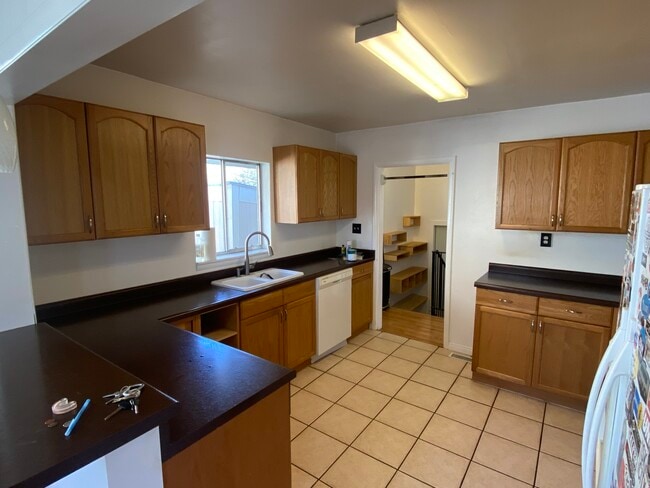 Photo - 160 E Leslie Ave