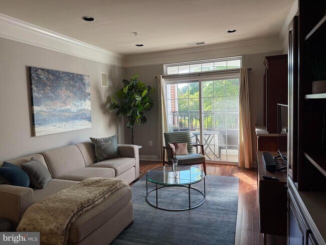 5801 Clipper Ln Unit 205