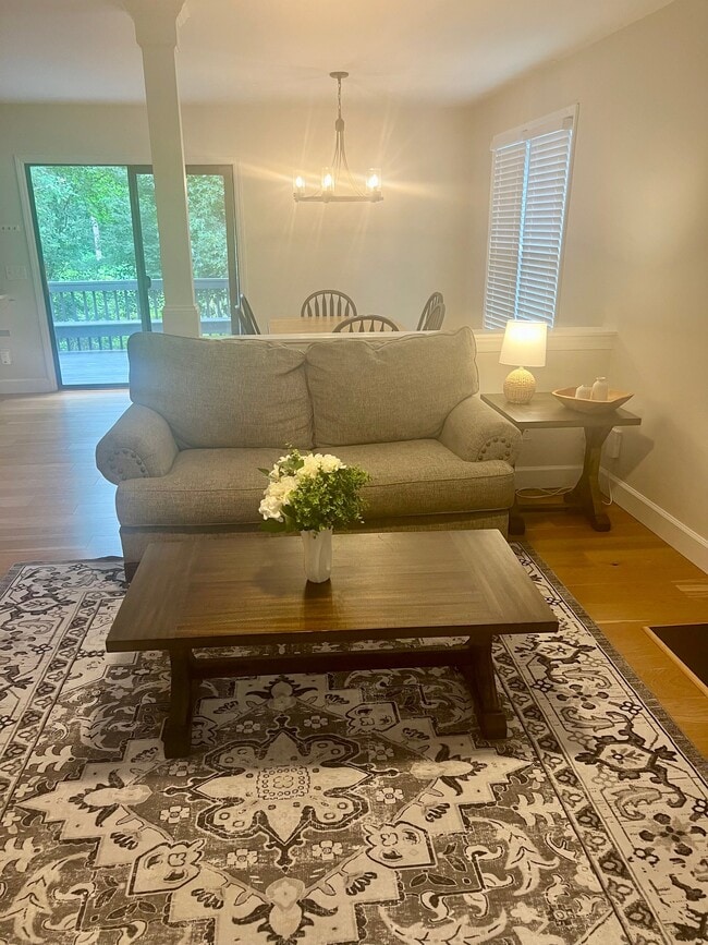 Photo - 2112 Leadenhall Way