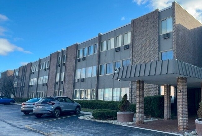 Building Photo - 1117 Leavitt Ave Unit 314