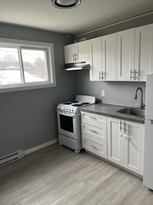 Building Photo - 17 Lockwood St Unit 1