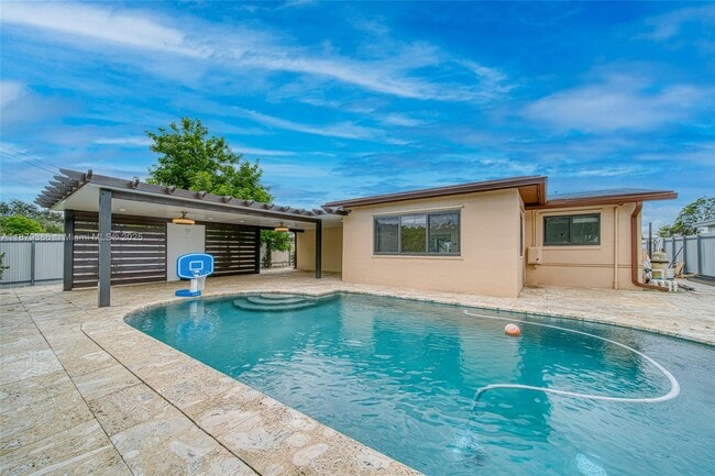 Photo - 6431 Scott St