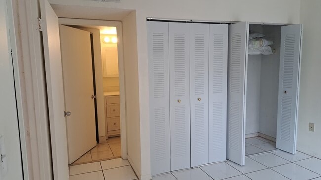 Great Closets - 5525 W 26th Ct Unit 102