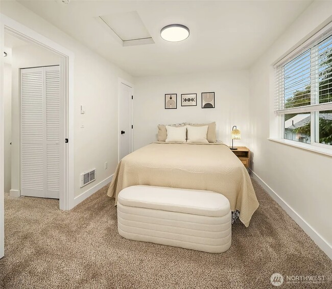 Photo - 2515 Summit Ave