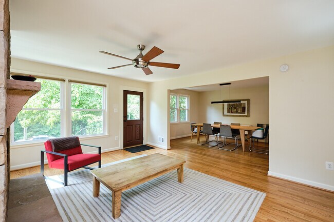 Photo - 1318 Perry St NE
