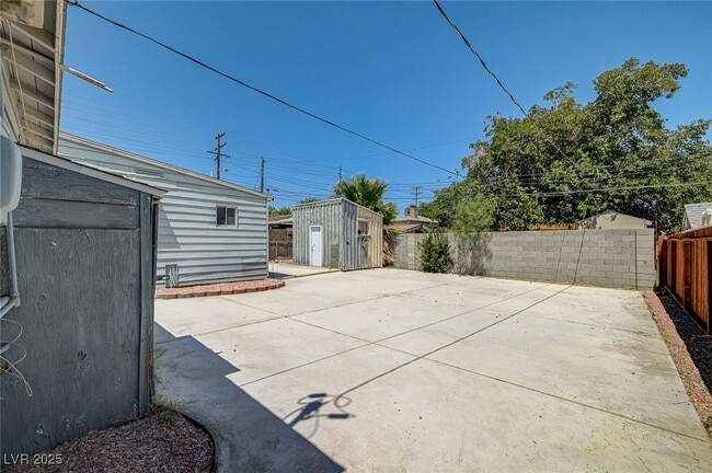 Building Photo - 1405 E Bridger Ave Rental