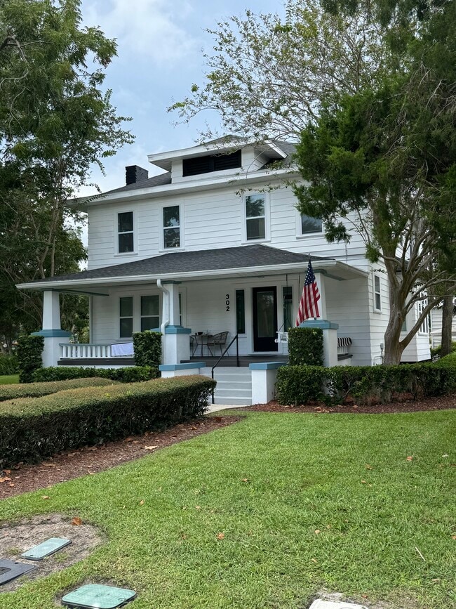 Building Photo - 302 Live Oak St Unit 4