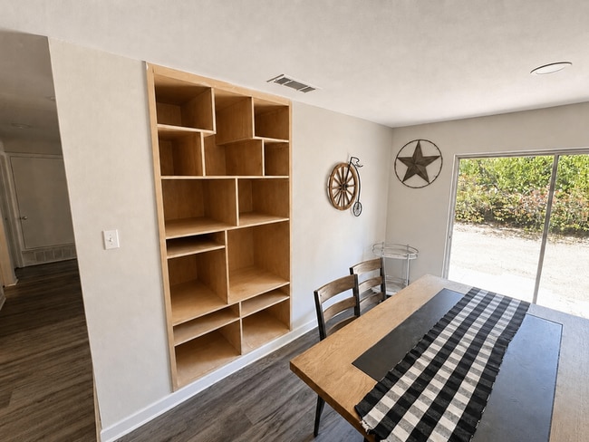 Photo - 1300 Timberlake Cir