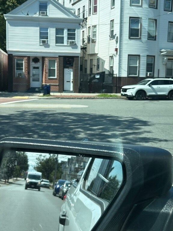 Building Photo - 121-123 Hawthorne St Unit WI1 Rental