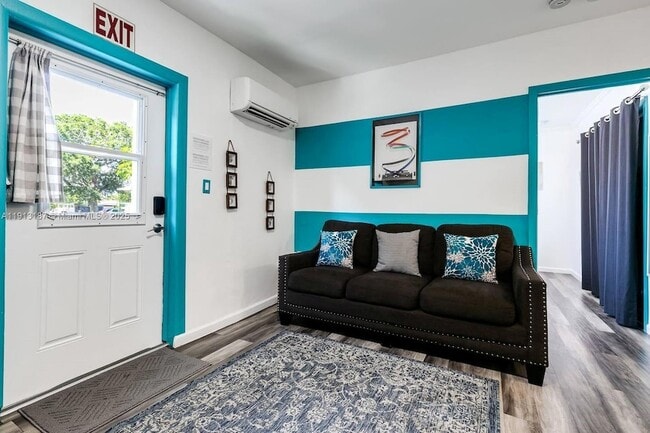 Photo - 1629 Johnson St Unit 2