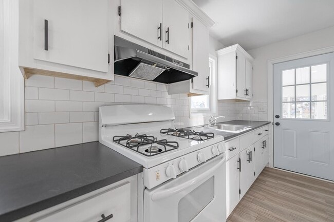 Photo - 4924 Greenwood St