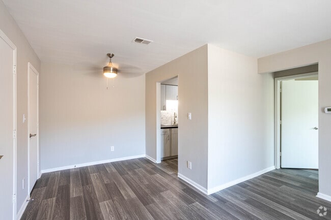 (R) RENOVATED THE FLOWERING DOGWOOD 1BR, 1BA - 700 SF - Living Room and Dining Area