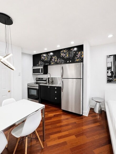 320 49th St Unit 3c