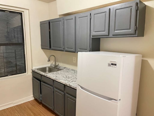 Photo - 3210 Kingsbridge Ave Unit 2D