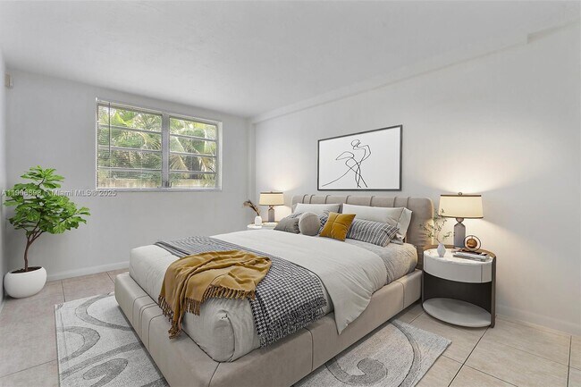 Building Photo - 1715 N 16th Ave Unit 106