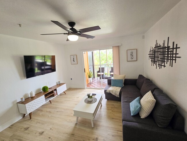 Photo - 5447 Vineland Rd Unidad 1211