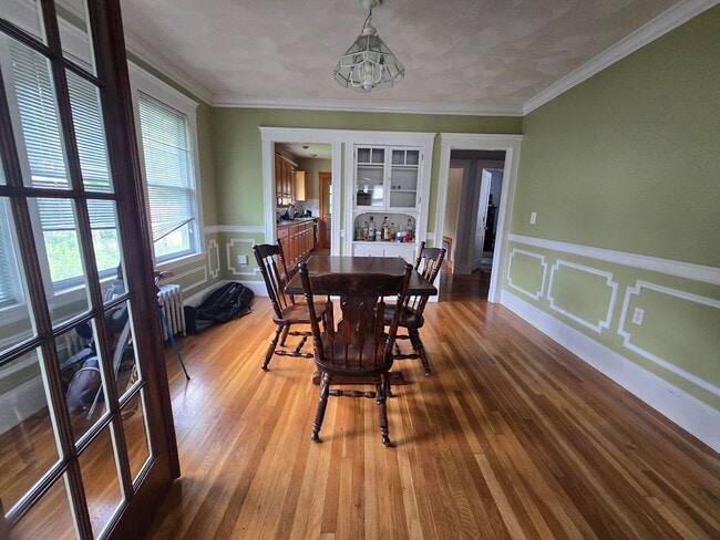 Photo - NO FEE!!  HUGE BRIGHTON 3 BED WITH PARKING AND FREE LAUNDRY AVAIL 9/1