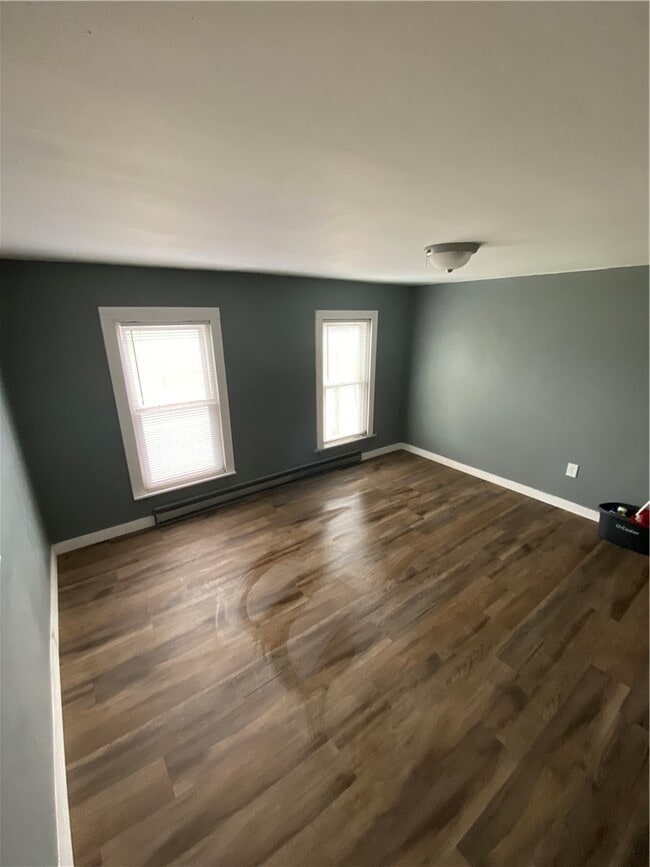 Photo - 752 S Main St