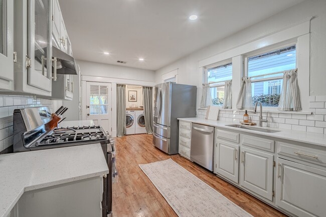 Updated Historically Charming Bungalow walking distance to Greenville Ave