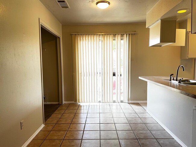 1102 Hickory Grove Dr