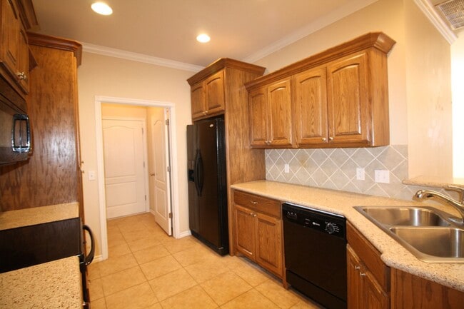 Photo - Cute 3 Bed Duplex In Yukon