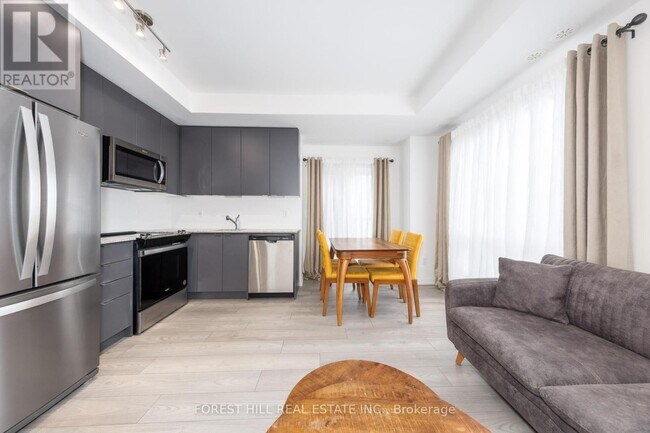 Photo - 18 Lytham Grn Cir