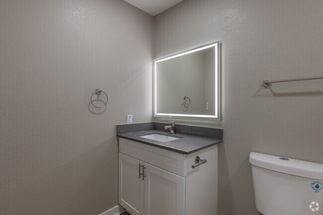 Palm Beach - Bathroom - Sunset Pointe Apartments