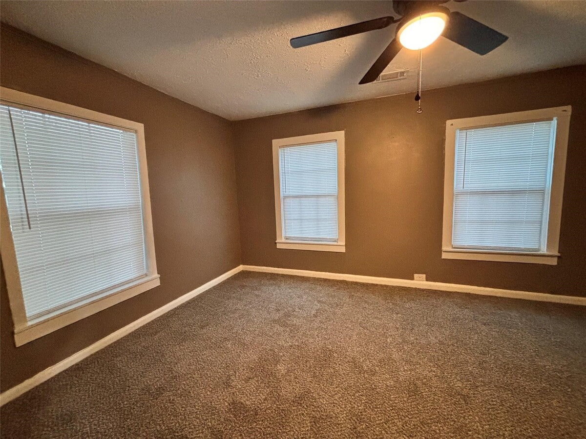 Photo - 1106 Elm St
